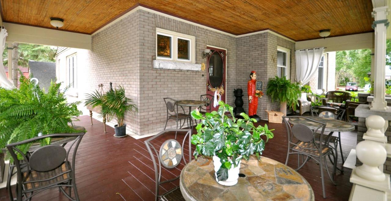 Creighton Manor Inn Bed & Breakfast Орилия Екстериор снимка