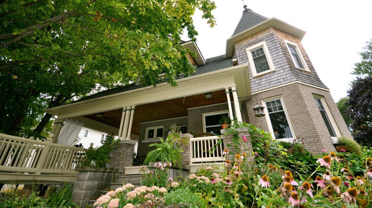 Creighton Manor Inn Bed & Breakfast Орилия Екстериор снимка